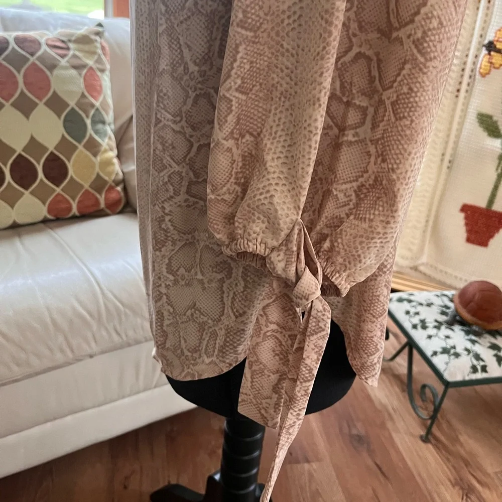 BCBG Max Azria peasant snakeskin blouse, NWT, size M. - Picture 2 of 6